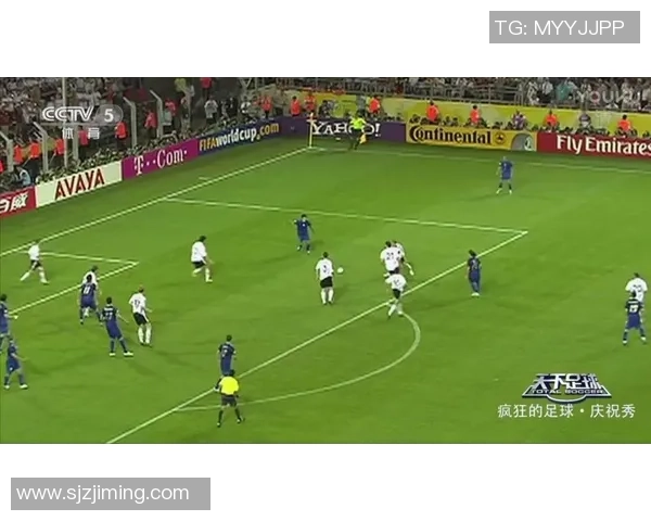 足球明星精彩瞬间的完美排版设计与创意展示